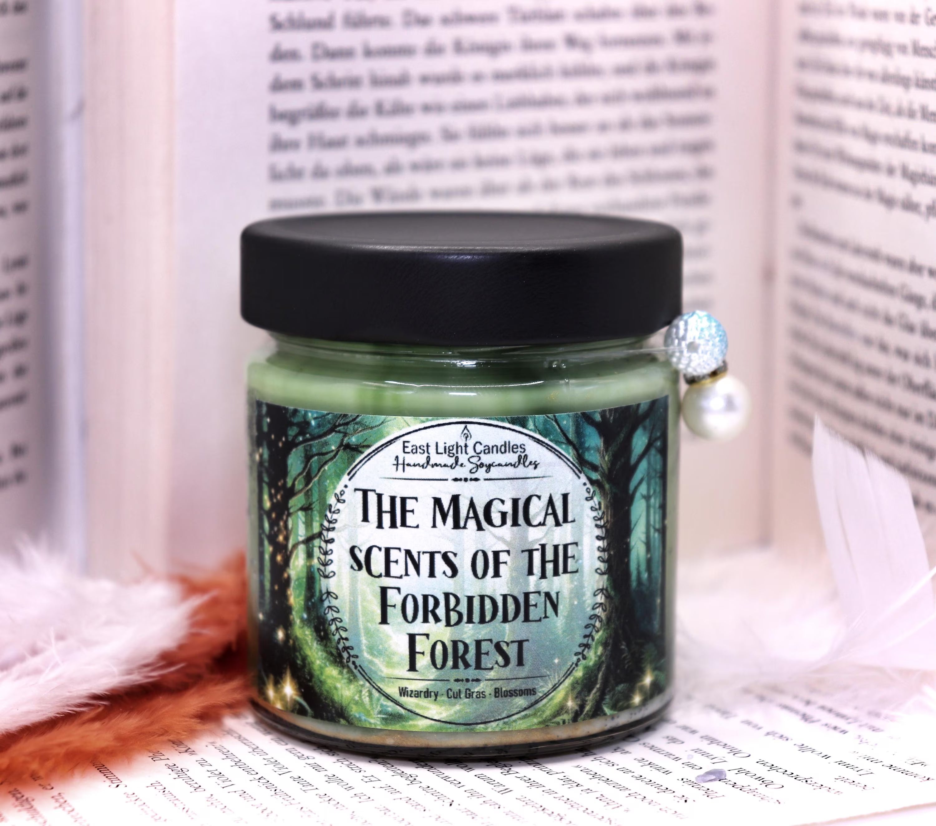 Forbidden Forest Kerze | Wizard Buchkerze Handgemacht | Duftkerze Sojawachs | Natürliche Kerze | Geschenkidee für Kerzenfans